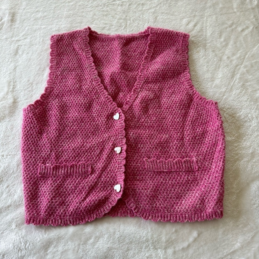 CIDER V-Neck Knit Triple Heart Button Pink Crop Vest